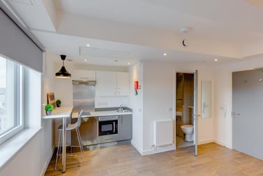 1 bed studio, Notte Street, The Hoe, Plymouth, PL12RQ - Image 3